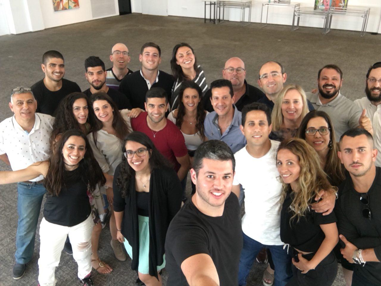 עומר מעביר הרצאה